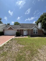 420 Bristol Cove Rd in Mary Esther, FL - Building Photo