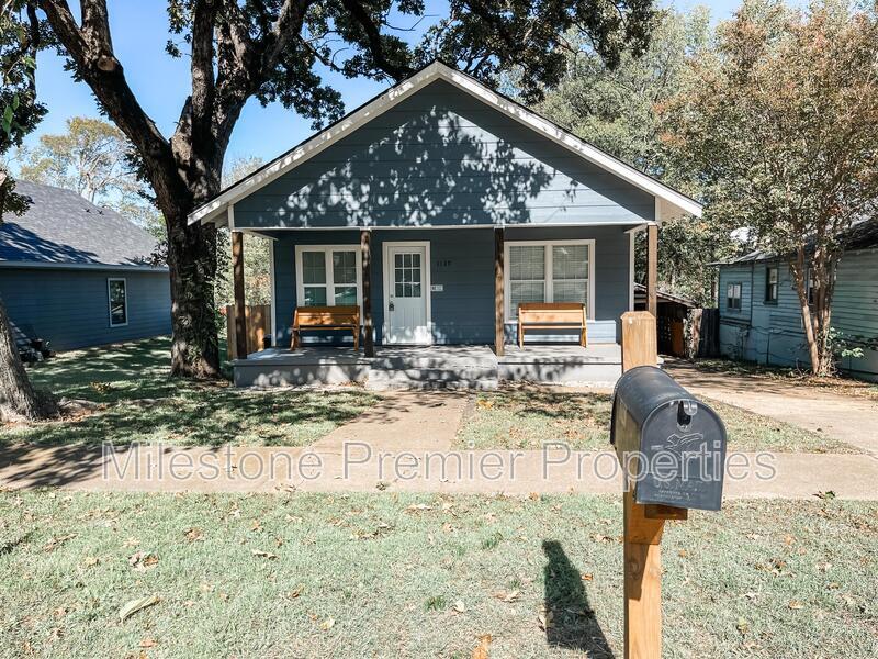 1129 W Owings St in Denison, TX - Building Photo