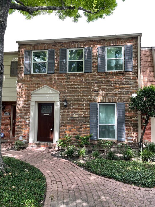 6452 Olympia Dr in Houston, TX - Building Photo