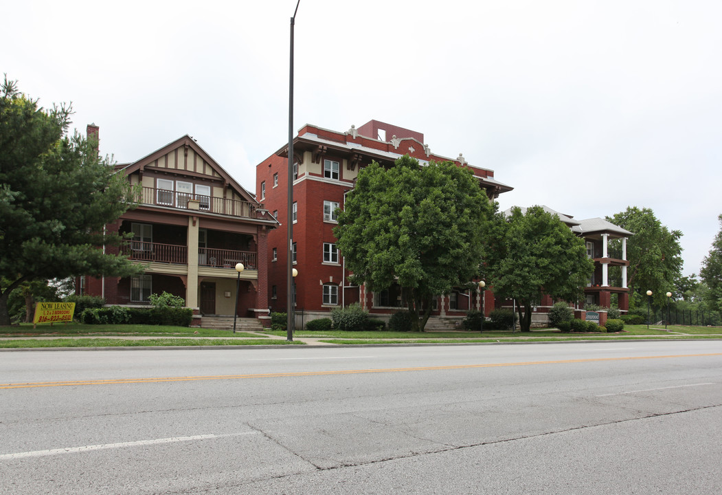 Linwood Apartments in Kansas City, MO - Foto de edificio