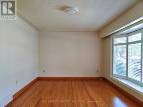 11 Southill Dr in Hamilton, ON - Building Photo - Building Photo