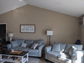 4424 Cedar Lake Rd, Unit 5 in St. Louis Park, MN - Foto de edificio - Building Photo