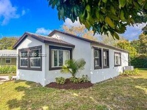 1025 NW 55th St in Miami, FL - Building Photo - Building Photo