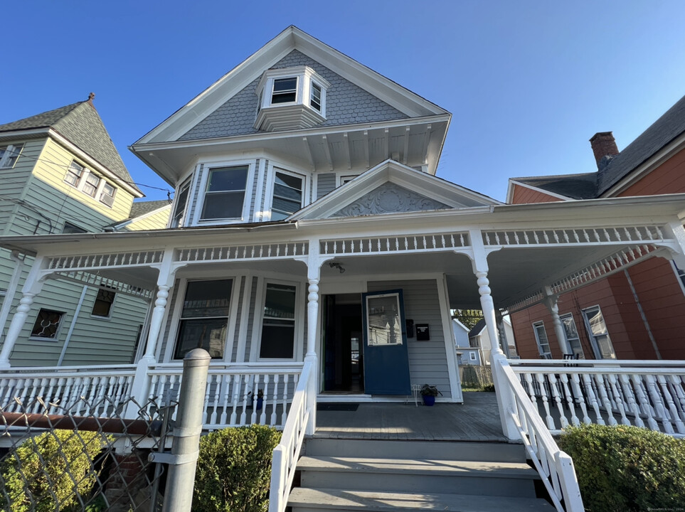 216 Ogden St in Bridgeport, CT - Foto de edificio