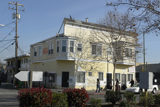 8500 International Blvd in Oakland, CA - Building Photo - Building Photo