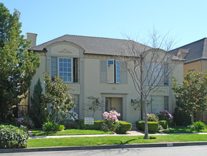 204 South Reeves Drive Apartments in Beverly Hills, CA - Building Photo - Building Photo