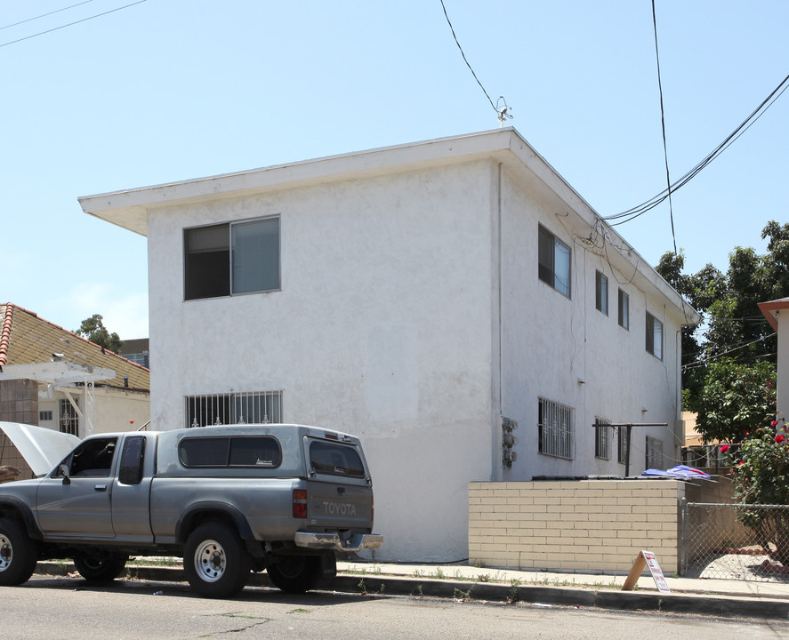 Roxie Apartments in San Diego, CA - Building Photo