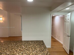 888 S Douglas Rd in Coral Gables, FL - Building Photo - Building Photo