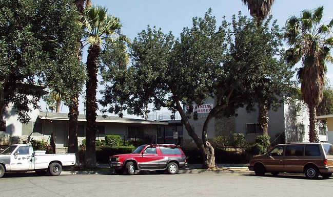 Coco Palms Apartments in Riverside, CA - Foto de edificio - Building Photo