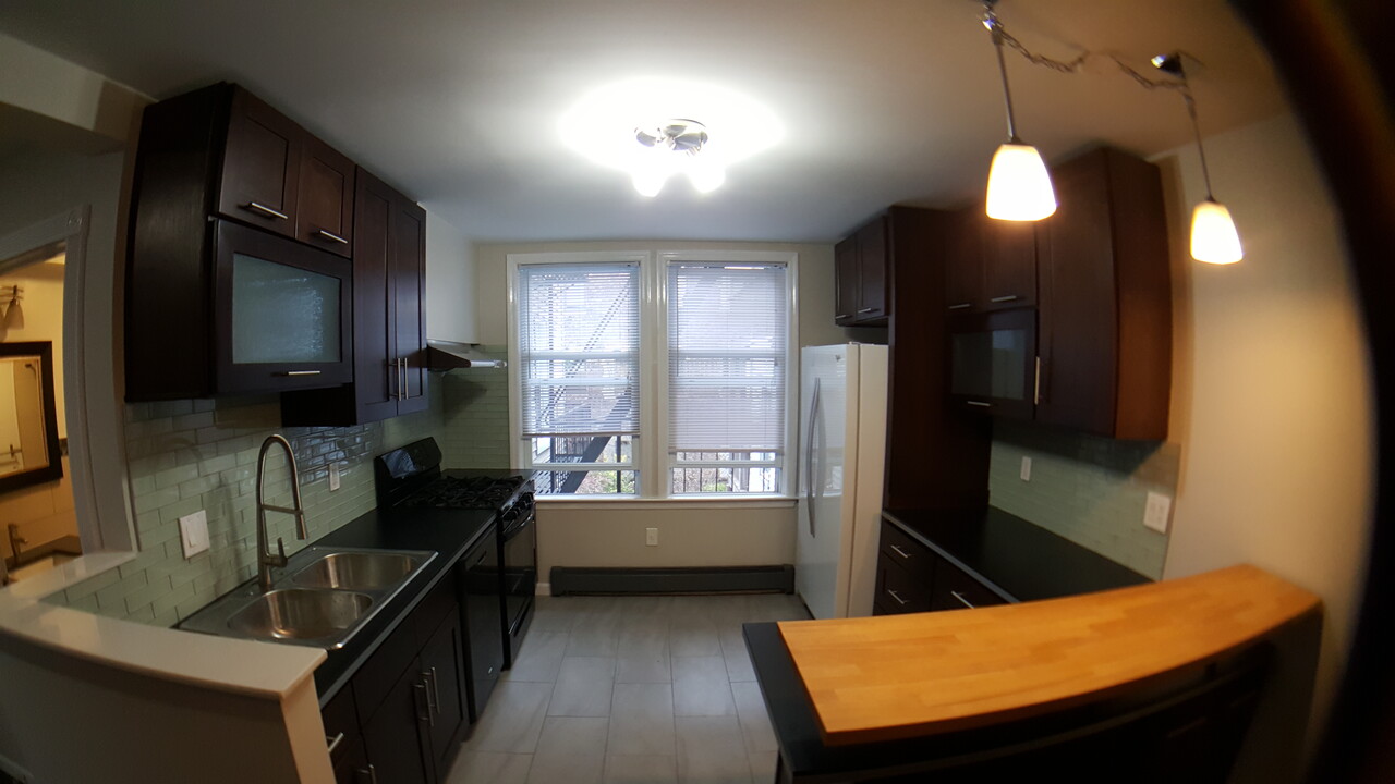 46 Wayne St, Unit 2 in Jersey City, NJ - Building Photo