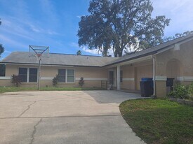 811 Granite Rd in Brandon, FL - Building Photo