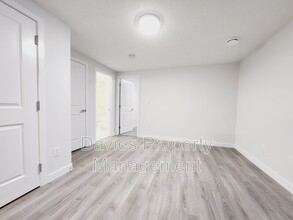 9475 Colak Ln SW in Edmonton, AB - Building Photo - Building Photo