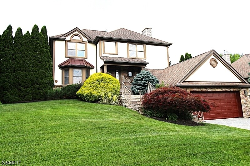11 Cypress Ln in Hamburg, NJ - Building Photo
