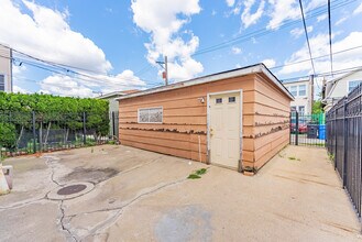 4820 W Wolfram St in Chicago, IL - Building Photo - Building Photo