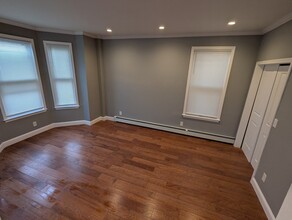 76 Pleasant St, Unit 1 in Cambridge, MA - Building Photo - Building Photo