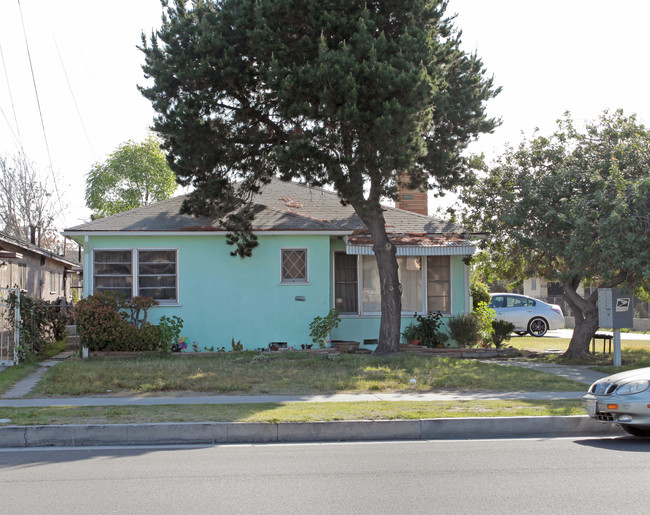 6800 Wilcox Ave in Bell, CA - Foto de edificio - Building Photo