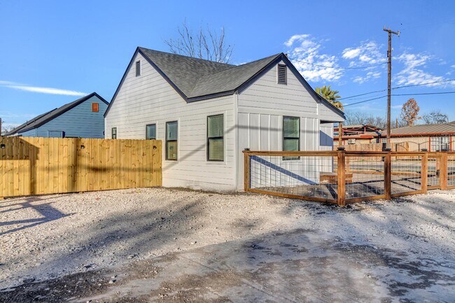 1803 Texas Ave in San Antonio, TX - Building Photo - Building Photo