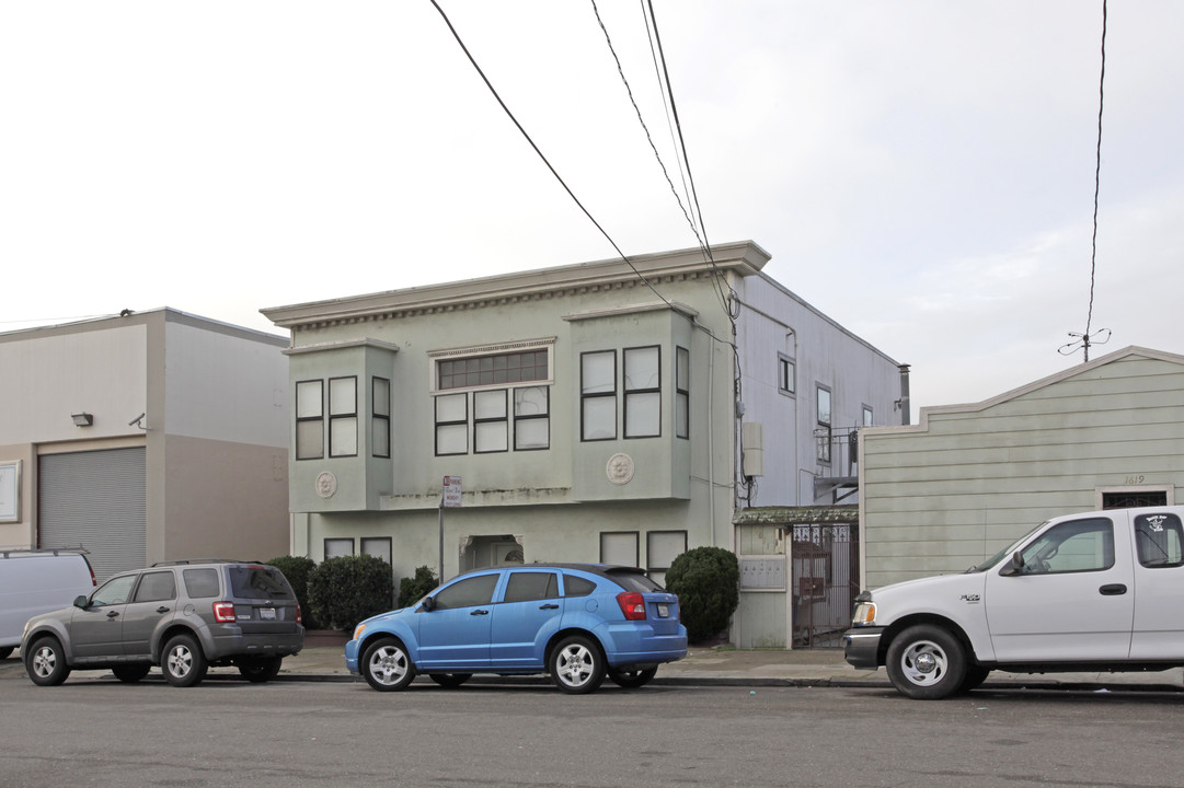 1611 Yosemite Ave in San Francisco, CA - Foto de edificio