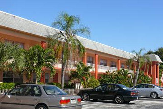 FLORAL GARDENS APARTMENTS in Largo, FL - Building Photo - Building Photo