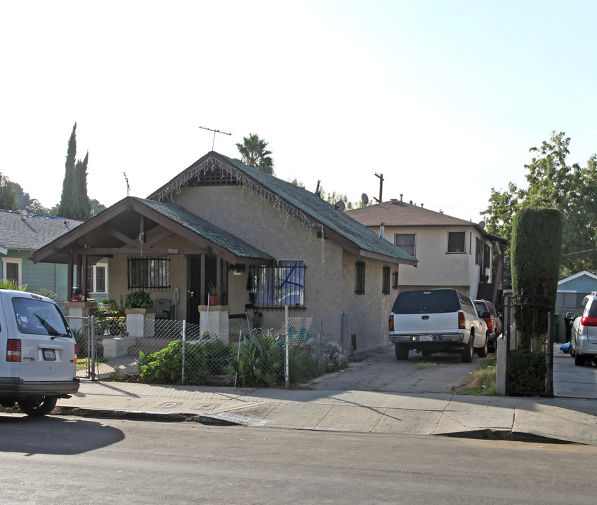 5908 Fayette St in Los Angeles, CA - Foto de edificio