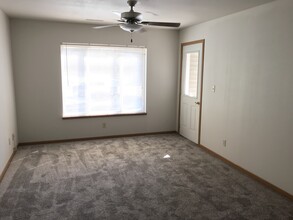 258 Hyland Ave in Ames, IA - Foto de edificio - Building Photo