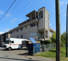2495 W 2nd Ave in Vancouver, BC - Building Photo