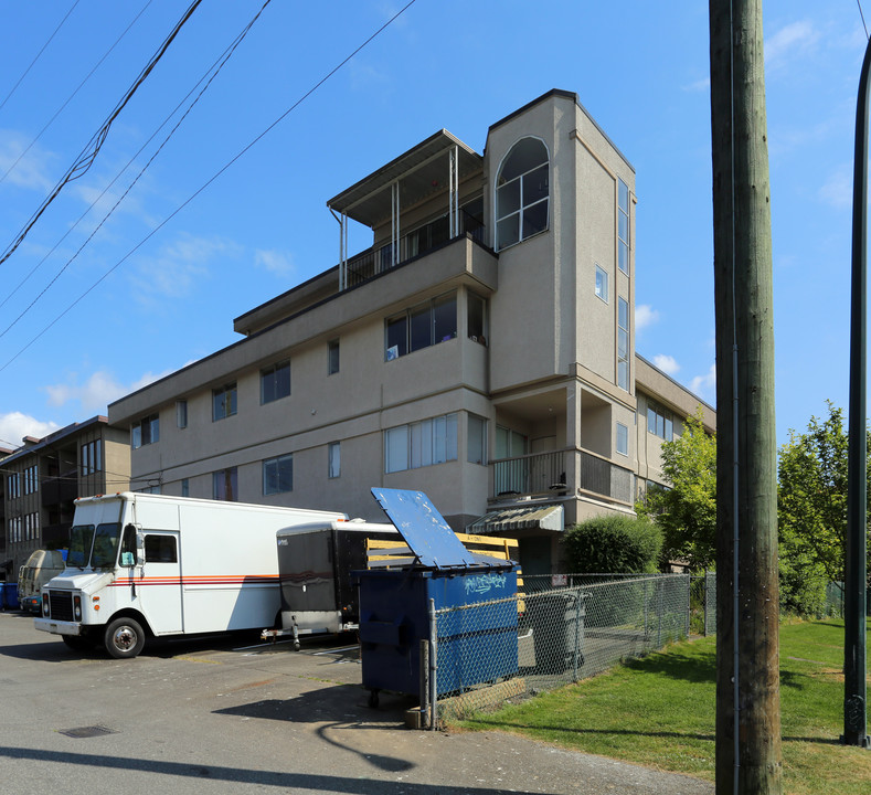 2495 W 2nd Ave in Vancouver, BC - Building Photo