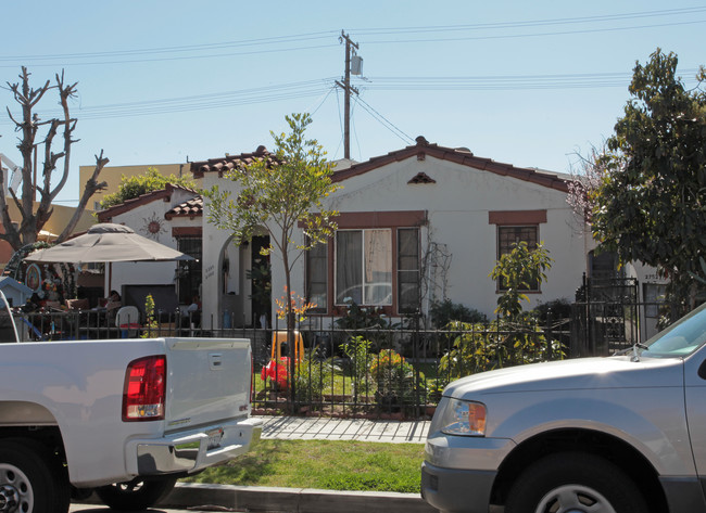 2752-2754 E 58th St in Huntington Park, CA - Foto de edificio - Building Photo