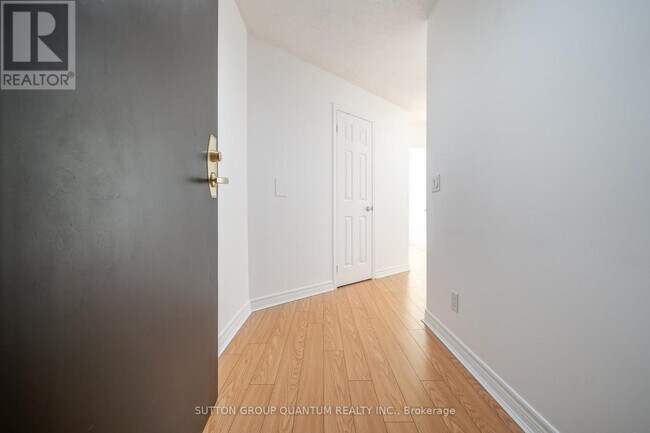30 Grand Trunk Crescent in Toronto, ON - Building Photo - Building Photo