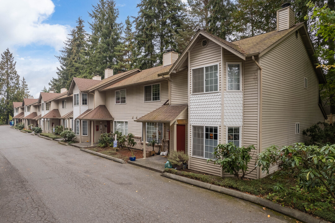 Hill Crest Condominiums in Mountlake Terrace, WA - Building Photo