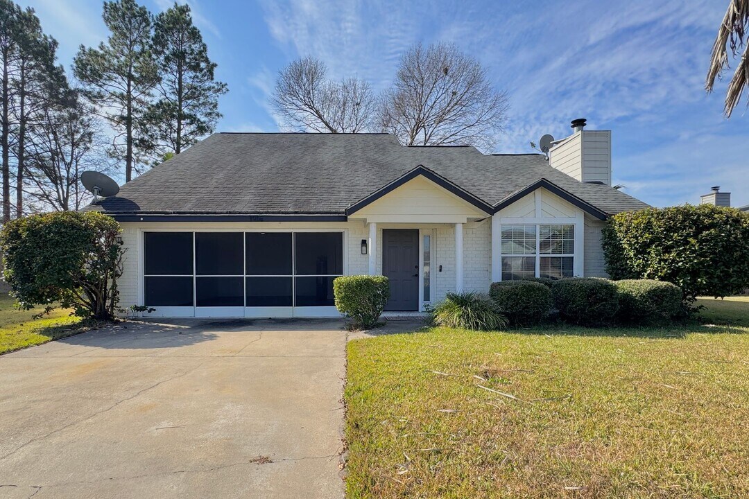 1914 Salisbury Way in Hinesville, GA - Building Photo