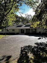 20 Seaside Dr in Port Jefferson, NY - Building Photo