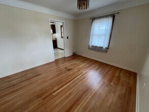 18213 Curtain Ave in Eastpointe, MI - Building Photo - Building Photo