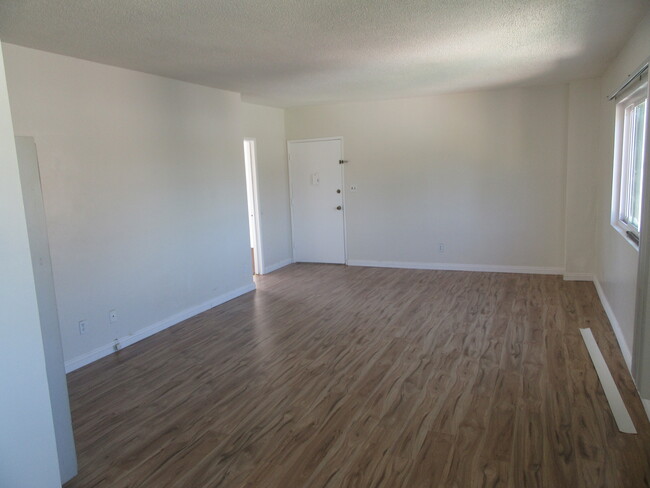 3008 S West View St, Unit 3008.5 in Los Angeles, CA - Foto de edificio - Building Photo