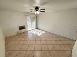5330 S Swenson St in Las Vegas, NV - Building Photo - Building Photo