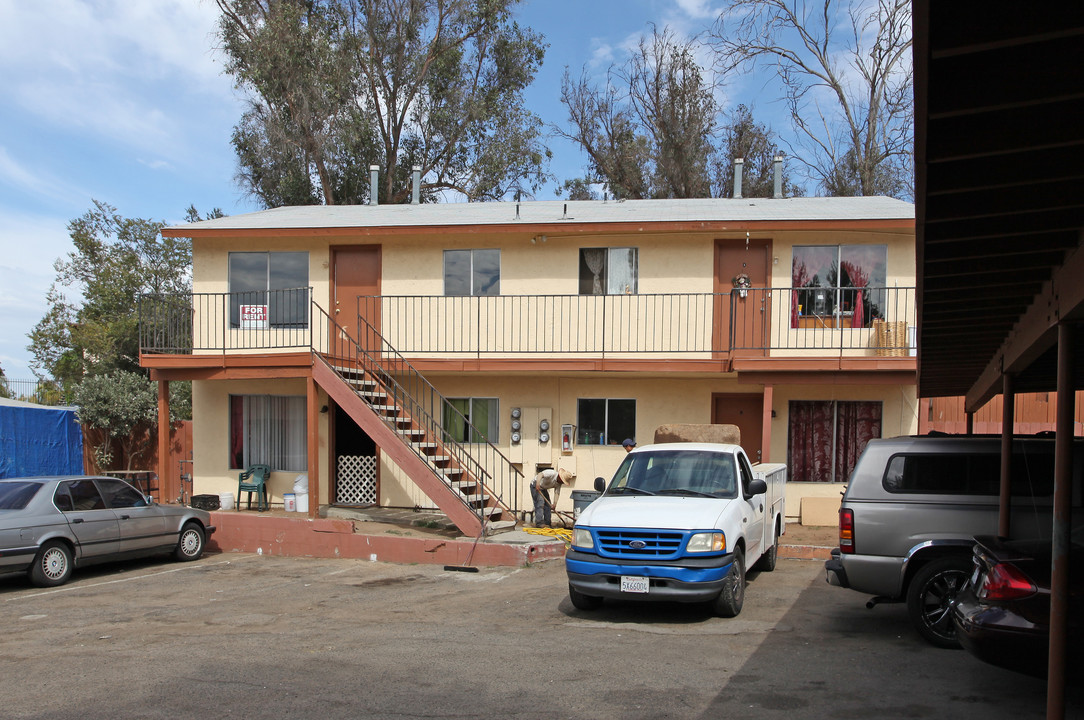 836 Sinkler Way in Vista, CA - Building Photo