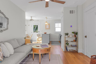 1014 Bay St NE in St. Petersburg, FL - Building Photo - Building Photo