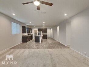 815 N 109th Dr, Unit 4 in Avondale, AZ - Foto de edificio - Building Photo