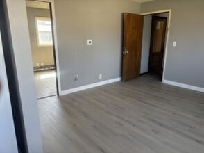 325 Clymer Rd in Hiawatha, IA - Building Photo - Building Photo