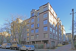 Cascade Court Apartments in Seattle, WA - Building Photo