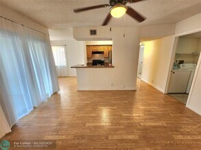 5654 Rock Island Rd in Tamarac, FL - Building Photo - Building Photo