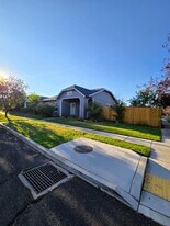 20688 White Dove Ln in Bend, OR - Building Photo