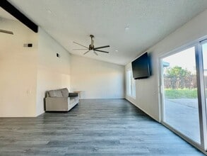 906 Arroyo Vista Dr in Palm Springs, CA - Building Photo - Building Photo
