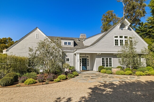 property at 007 San Leandro Ln