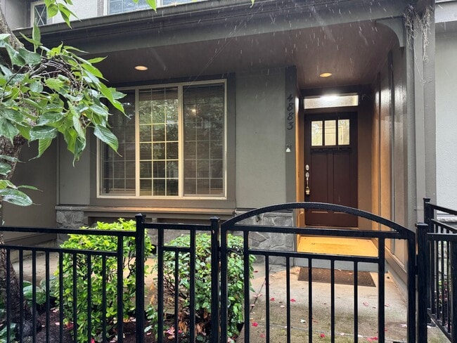 4883 NW Blandy Terrace in Portland, OR - Building Photo - Building Photo