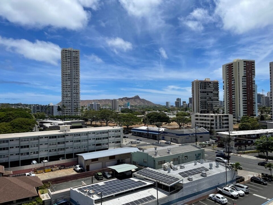 1025 Kalo Pl in Honolulu, HI - Building Photo