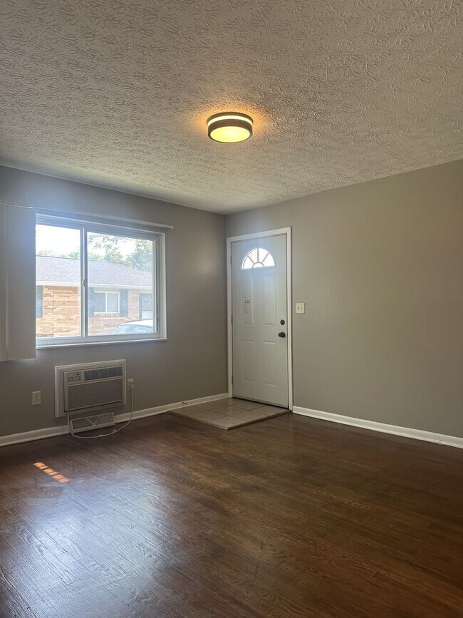 1709-1711-1711 Elaine Rd in Columbus, OH - Building Photo - Building Photo