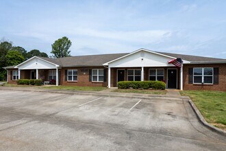 The Oakley at Spring Creek in Tuscumbia, AL - Building Photo - Building Photo