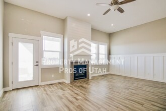 45 N Vlg Pk Dr in Layton, UT - Building Photo - Building Photo