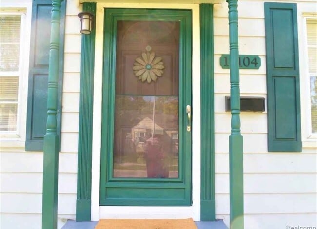 19104 Kenosha St in Harper Woods, MI - Foto de edificio - Building Photo